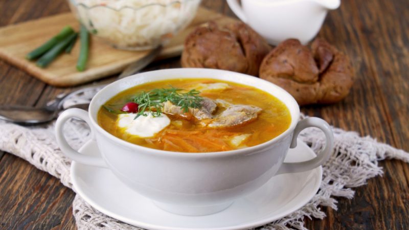 Wie viele Kalorien in der Suppe sind, ist der Nutzen für den Körper, wie der Kaloriengehalt der ersten Gerichte zu reduzieren