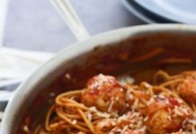 spageti ar kotletes